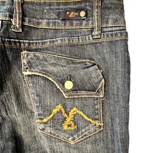 SALE!! 2 for $15 V Blue Jeans Bootcut Women Size 9/10 Medium Blue Embroidered